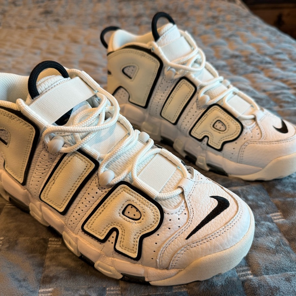 NWOT Nike Uptempo